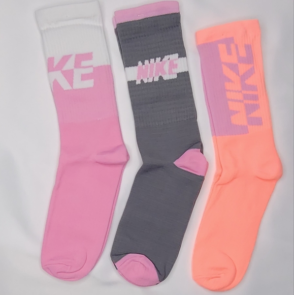 NIKE---Nice set of 3 pair of Nike socks - Picture 2 of 5
